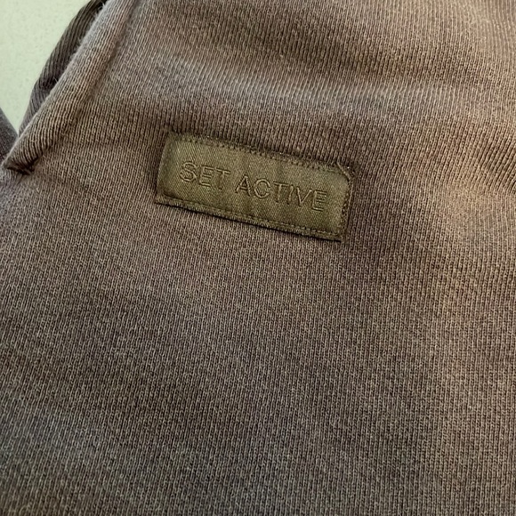 Sold on Depop - SET ACTIVE Unisex Sweatpants - ESPRESSO
L / Espresso - Picture 5 of 7